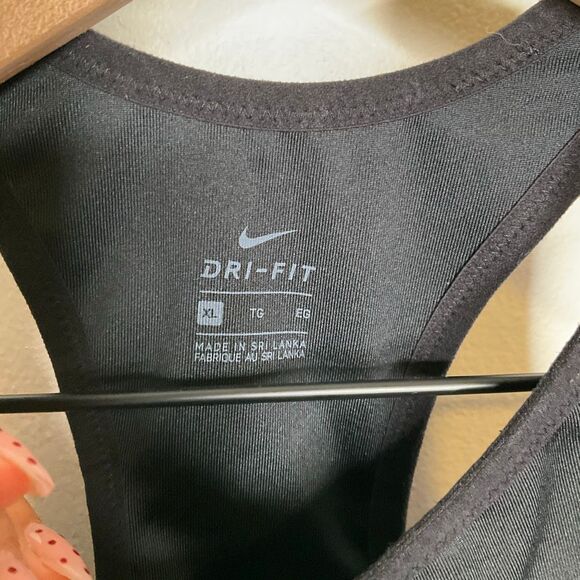 Nike Air Cut Out in Back Sports Bra - Picture 5 of 6